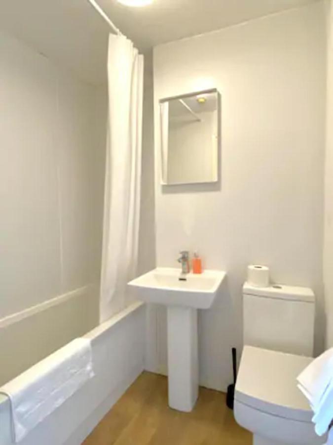 Conveniently Situated 1Bed Apt In Stretford Apartment Manchester Exterior photo